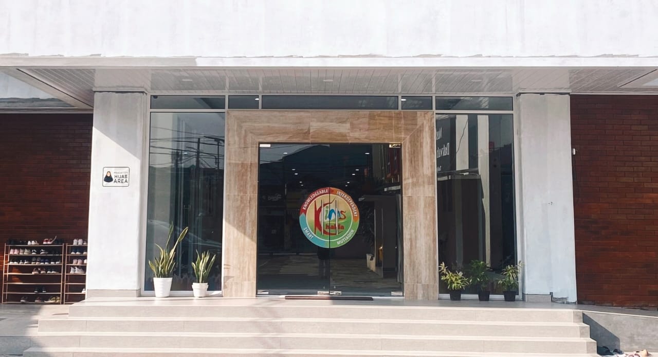 KIMS Bintaro 2 main entrance with the school logo on the glass door